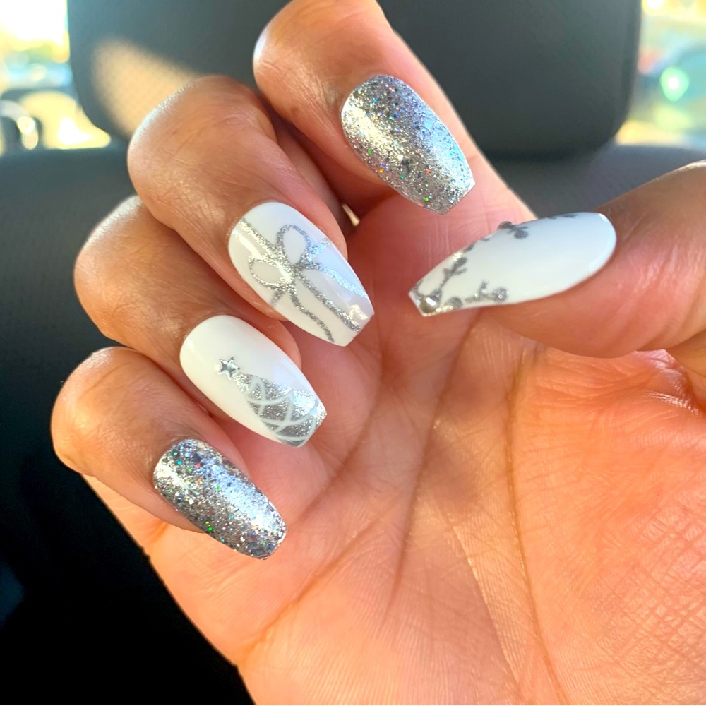 🍒🍒 Custom White Christmas Press On Nails